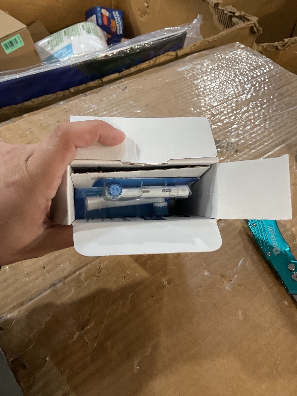 Photo 1 of ***MISSING TWO HEADS***
Oral-B Sensitive Gum Care Electric Toothbrush Replacement Brush Heads, 8 Count
