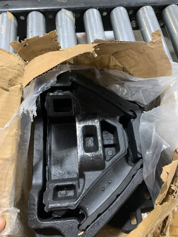 Photo 1 of MOTOR MOUNT KIT FREIGHTLINER