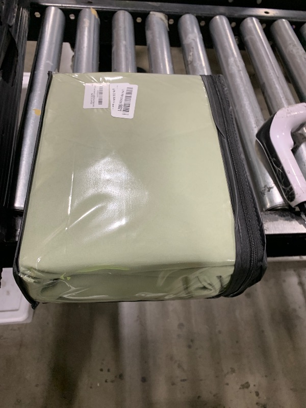Photo 1 of ILAVANDE Queen Sheets Set 6 Piece,Hotel Luxury Super Soft 1800 Series Microfiber Queen Bed Sheets Set-Wrinkle Free & Breathable-14 Deep Pocket Sheets for Queen Size Bed(Queen,Sage Green)