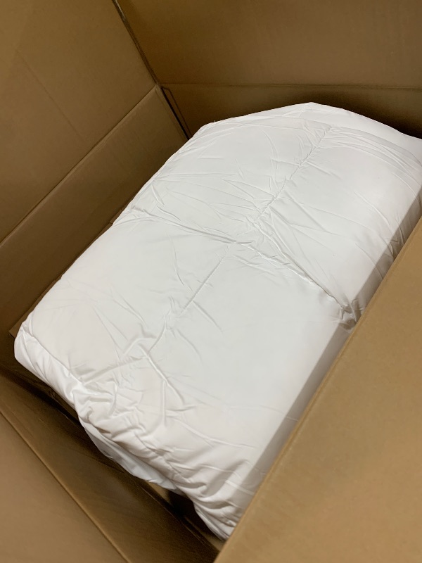 Photo 1 of Martha Stewart White Goose Feather Down Fiber Comforter Queen Size- All Season Duvet Insert, Noiseless Fabric with 51oz Filled Luxury Cloud Fluffy Bed Comforter with 8 Corner Loops, White 90x90inch