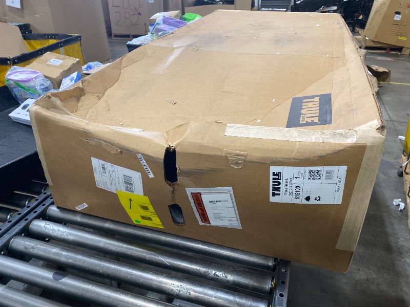 Photo 1 of Thule 615 Pulse Cargo Box, Large, Black