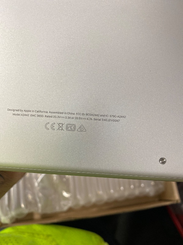 Photo 1 of Apple Late 2021 MacBook Pro with Apple M1 Pro chip (14 inch, 16GB RAM, 512GB SSD) Silver (Renewed)