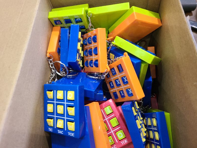 Photo 1 of 100 Pcs Tac Toe Game Birthday Summer Party Favors Goodie Bags Stuffers for Kids 8-12 Classroom Prize Puzzle Game Treasure Toys Bulk Keychain Pinata Filler Return Gifts for Girl Boy (Stylish Color)