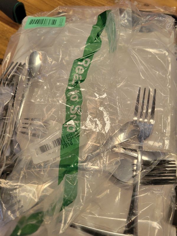 Photo 1 of 12 Piece Dinner Forks Set, Food-Grade Stainless Steel Forks Silverware, Cutlery Fork, Salad Fork, Metal Forks for Home, Kitchen or Restaurant, Mirror Polished, Dishwasher Safe - 7.3 Inch