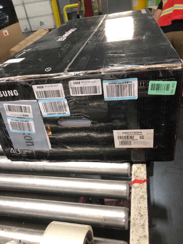 Photo 1 of ***DAMAGED - SEE NOTES/PICTURES***Samsung 40” Odyssey G7 (G75F) WUHD Resolution, 180Hz, Curved Gaming Monitor, 1ms Response Time (GtG), VESA DisplayHDR™ 600, AMD FreeSync™ Premium Pro, LS40FG75DENXZA, 2025