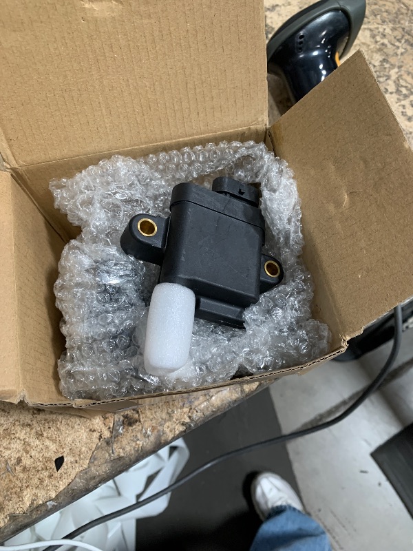 Photo 1 of ??NEWHOW 3-Pack Ignition Coil 300-8M0077471, 300-879984T01 for Mercury Optimax 75 90 115 125 150 200 225 250 HP, Replaces 339-879984T00, 8M0077471, Fits 30/40/50/60 EFI 4-Stroke & 2-Stroke Outboards