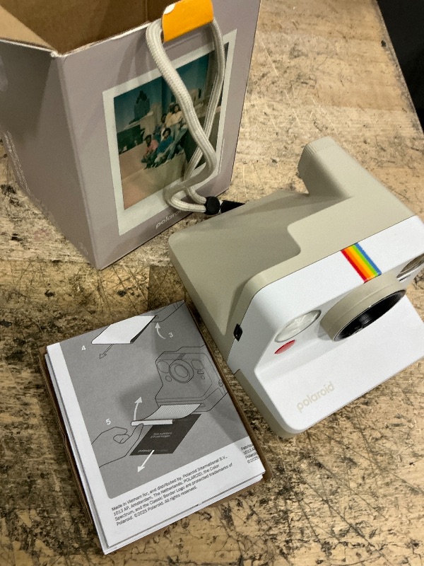 Photo 1 of Polaroid Now 3rd Generation I-Type Instant Film Camera - Pebble White - Camera Only No Film (9155)