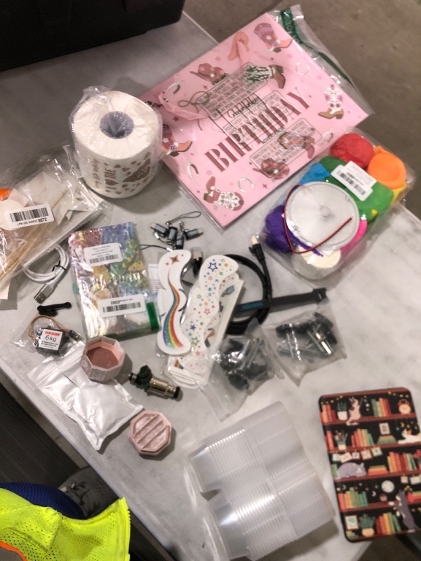 Photo 1 of ***Bundle of miscellaneous home goods/plastic containers/ decorations/hardware - see photos