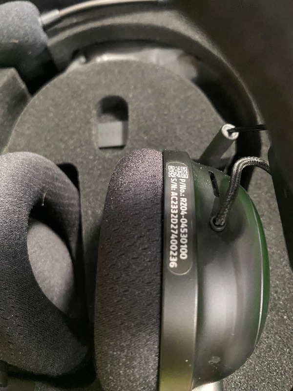 Photo 1 of **READ COMMENTS** Razer BlackShark V2 Pro Wireless Gaming Headset: Super Wideband Mic - Pro Tuned FPS Profiles - 50mm Drivers - Plush Noise Isolating Earcups - 70 Hr Battery - Bluetooth - for PC, PS5, Switch 2 - Black