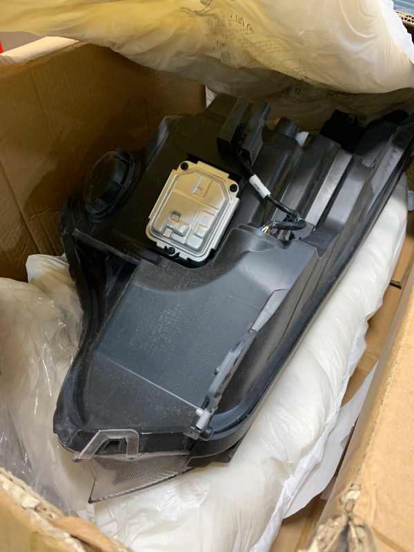 Photo 1 of ***FOR PARTS ONLY HEAVILY DDAMAGED**Huray Left Headlight Assembly Fit for Chevy Trax LS/1RS 2024 2025 LH w/o LED DRL Projector Headlamp OE Factory Head Light Replacement for GM2502552 42907053 Driver Side