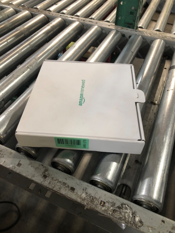 Photo 1 of **FOR PARTS ONLY****NONFUNCTIONA** DOES NOT TURN ON* CHARGED FOR 3 HOURS* DIDNT TURN ON OR SHOW THAT IT WAS CHARGING* Apple iPhone (Renewed Premium) 13, 128GB, Starlight - Unlocked