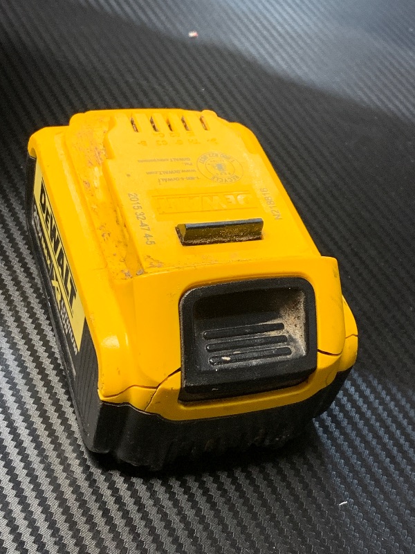 Photo 1 of ***BATTERY IS CRACKED BUT ITEM WAS TEATED WITH BATTERY AND WAS FUNCTIONAL***

DEWALT 20V MAX Transfer Pump, 10 GPM, Powerful and Lightweight, Profesional Grade Versatility, Bare Tool Only (DCE050B)