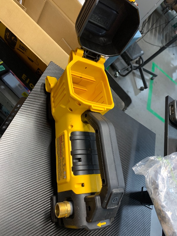 Photo 1 of ***BATTERY IS CRACKED BUT ITEM WAS TEATED WITH BATTERY AND WAS FUNCTIONAL***

DEWALT 20V MAX Transfer Pump, 10 GPM, Powerful and Lightweight, Profesional Grade Versatility, Bare Tool Only (DCE050B)