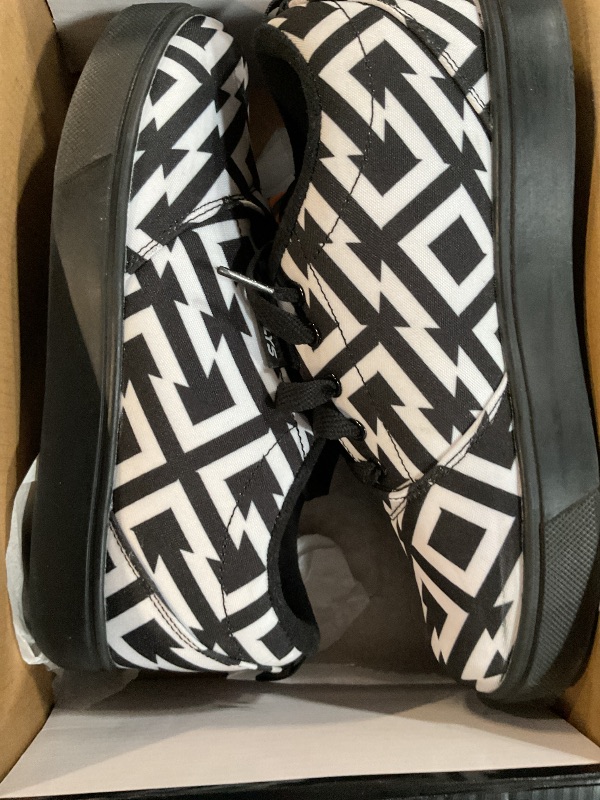 Photo 1 of ***STOCK PHOTO FOR REFERENCE ONLY***
Heelys PRO 20 Prints 6 youth size