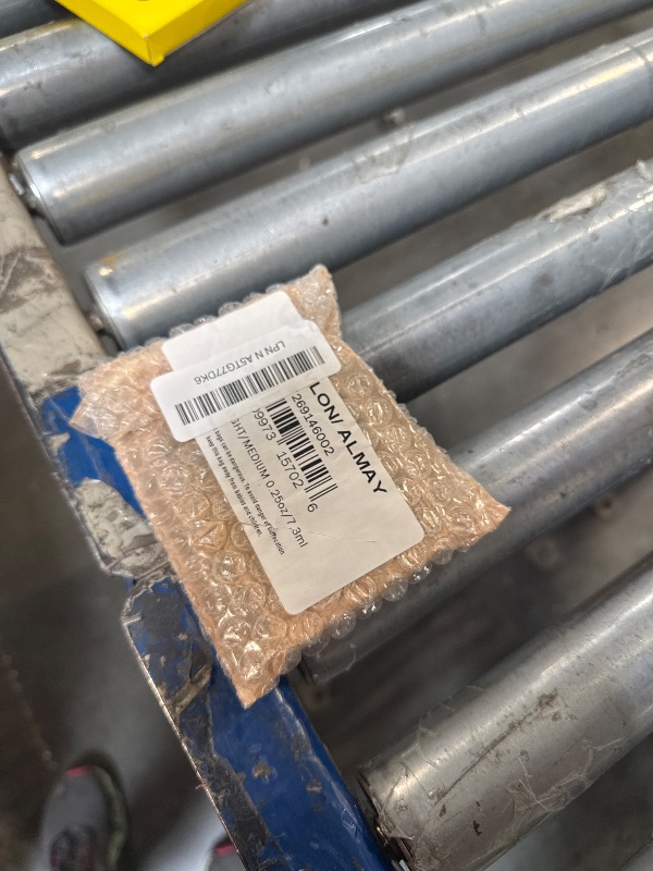 Photo 1 of ********BROKEN***** Revlon PhotoReady Blurring Face Powder Makeup, Longwear, Light-Medium Coverage with Flawless Finish, Shine & Oil-Free, 020 Light Medium, 0.25 oz
