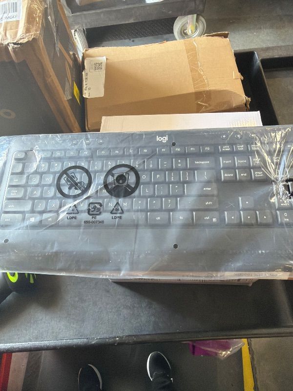 Photo 1 of ****MISSING THE MOUSE*****Logitech MK540 Advanced Wireless Keyboard and Mouse Combo for Windows, 2.4 GHz Unifying USB-Receiver, Multimedia Hotkeys, 3-Year Battery Life, for PC, Laptop*Without chard*