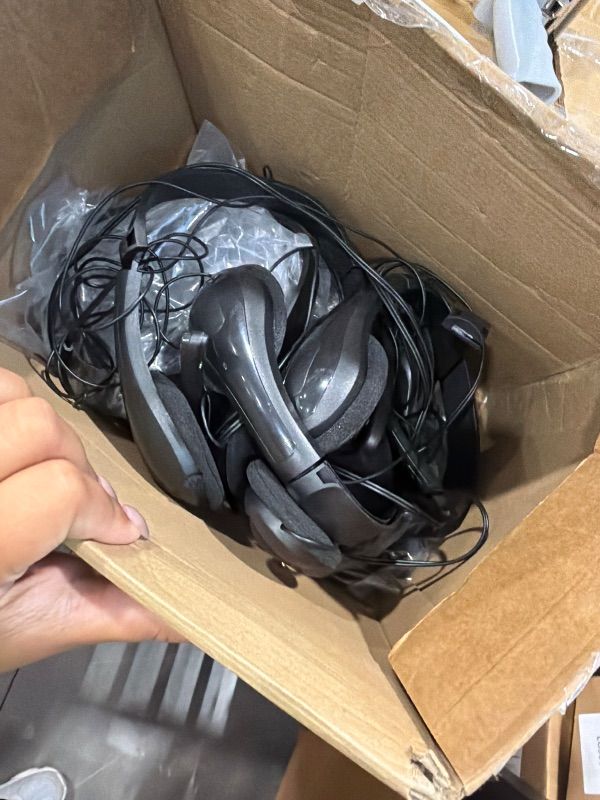View 3 of *MISSING PARTS*
Yunsailing 20 Pack Bulk Classroom Headphones with Microphone Students Wired School Class Set Headphones for School Library Computer Office Adults 3.5 Jack Universal Plug(Black)