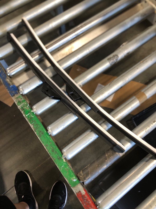Photo 1 of **USED - MINOR DAMAGE**
Michelin 40-2420SPBA Pro Plus Silicone Twin Pack 24 & 20 inch Wiper Blade Fits Select Toyota; Kia, Ford, Audi, Hyundai, Chevrolet, GMC, BMW, Cadillac, Volkswagen, Model Years (2 Pack)