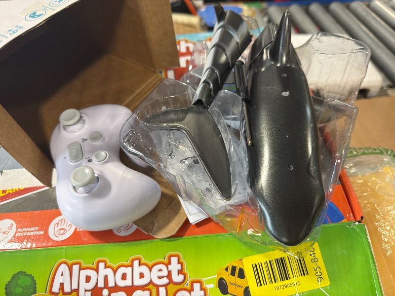 View 4 of ***MISSING CHARGER*** Bennol 2.4Ghz Remote Control Shark Toys for Boys Kids, 1:18 Scale High Simulation Shark for Pool, Electric RC Sharks Fish Toys with Light & Spray Water Function for 4 5 6 7 8 9 Year olds Kid Boys