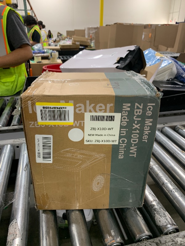 Photo 1 of Countertop Ice Maker with Handle,Portable Ice Machine with Basket and Scoop, 9 Bullet Ice In 6 Mins, 26Lbs/24H, Self-Cleaning
