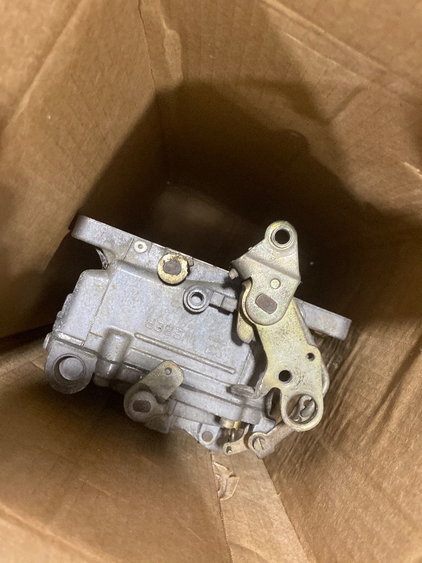 Photo 1 of Edelbrock 9906 Performer 600 CFM Vacuum Secondary Electric Choke Remanufactured Carburetor (Renewed)