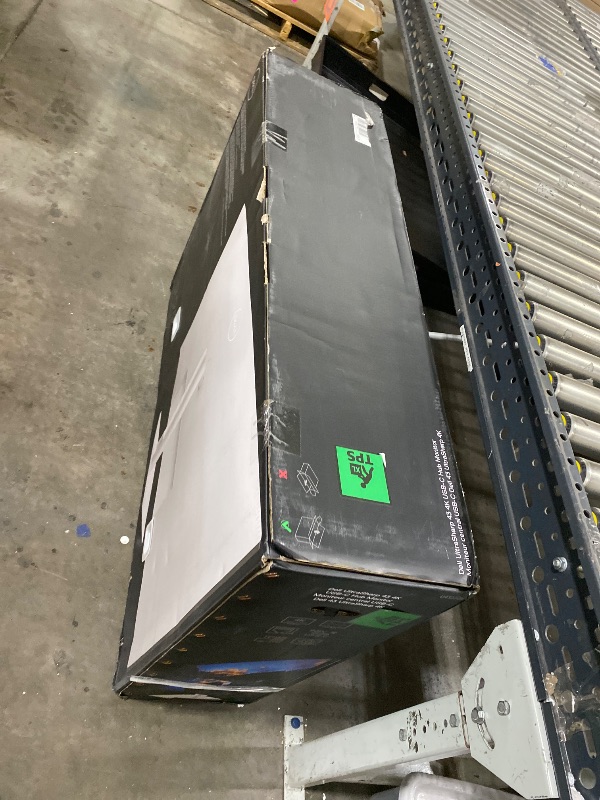 Photo 1 of Dell UltraSharp 43 4K USB-C Hub Monitor - U4323QE