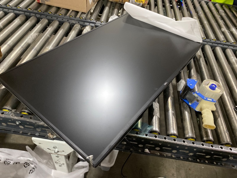 Photo 1 of Dell UltraSharp 43 4K USB-C Hub Monitor - U4323QE