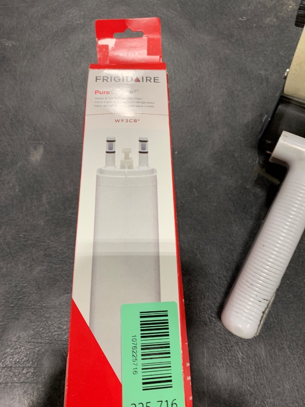 Photo 1 of Frigidaire WF3CB Puresource3 Refrigerator Water Filter, White, 1 Count (Pack of 1)