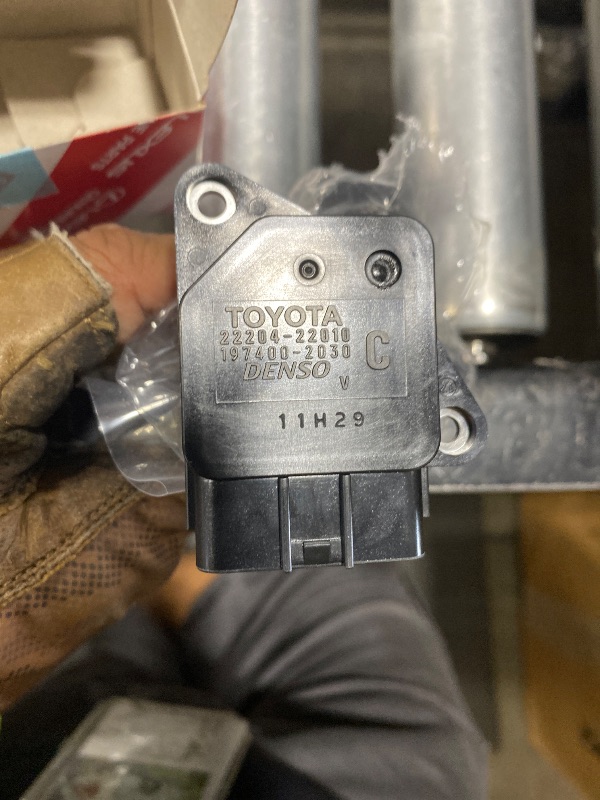Photo 1 of TOYOTA Genuine 22204-22010 Intake Meter Sub-Assembly