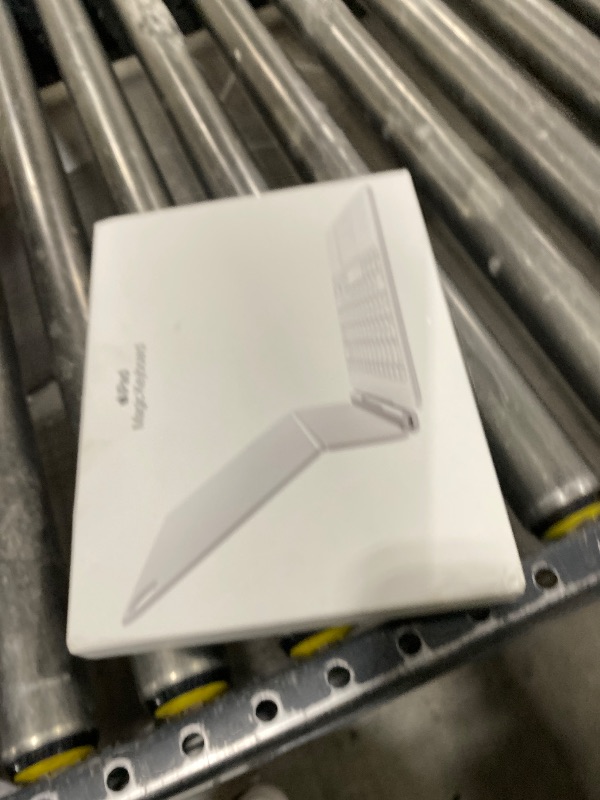 Photo 1 of Apple Magic Keyboard: Keyboard and Case for iPad Air 11-inch (M2, M3, and M4) and iPad Air (4th and 5th Generation), US English — White