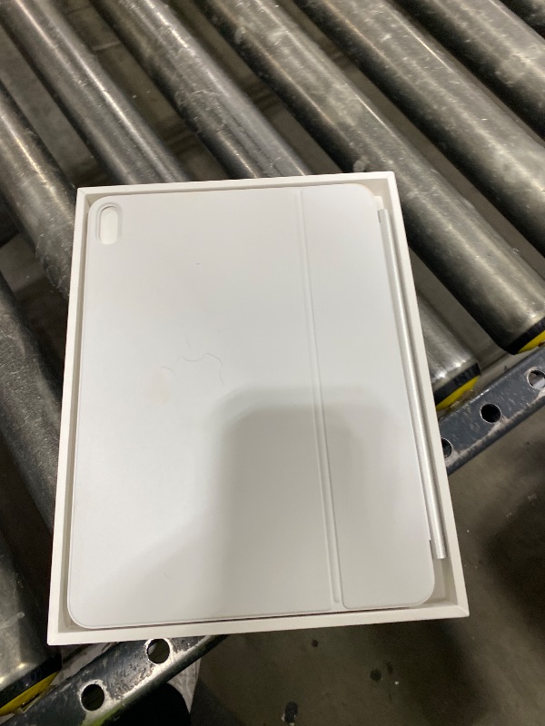 Photo 1 of Apple Magic Keyboard: Keyboard and Case for iPad Air 11-inch (M2, M3, and M4) and iPad Air (4th and 5th Generation), US English — White