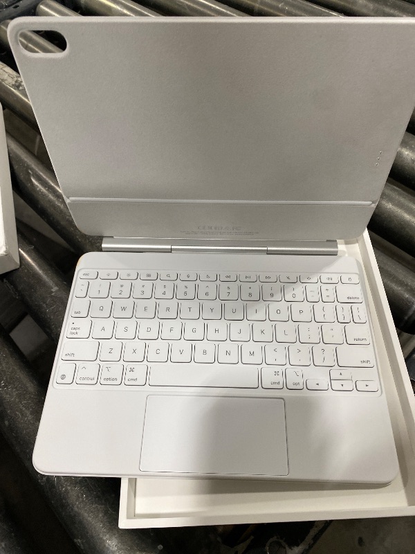 Photo 1 of Apple Magic Keyboard: Keyboard and Case for iPad Air 11-inch (M2, M3, and M4) and iPad Air (4th and 5th Generation), US English — White