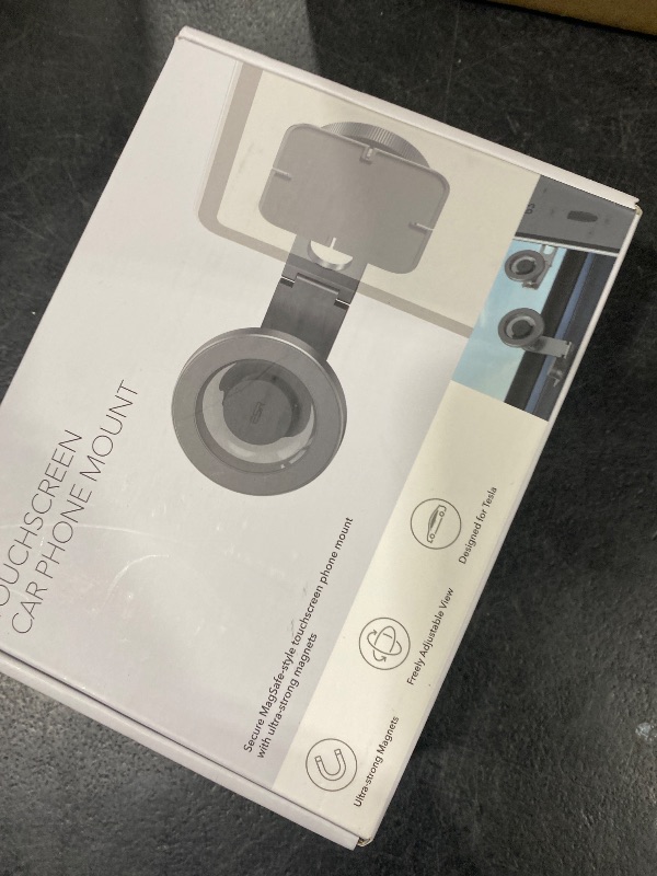 Photo 1 of ESR for MagSafe Car Mount, Magnetic Car Mount,Dashboard/Tesla Touchscreen Phone Holder, Magnetic Phone Holder for Car, for iPhone 16/16e/15/14/13/12, S25,Charging Not Supported(2 Metal Rings included)