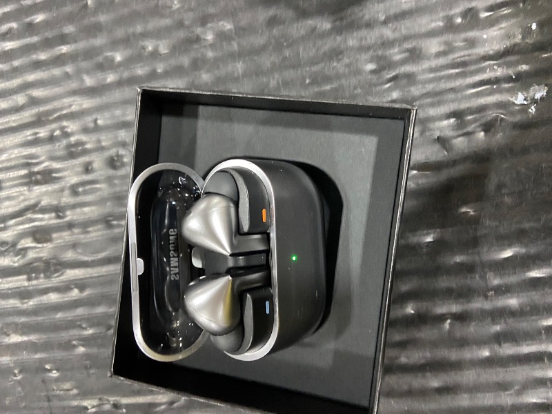 Photo 1 of Samsung Galaxy Buds 3 Pro AI True Wireless Bluetooth Earbuds, Noise Cancelling, Sound Optimization, Redesigned Comfort Fit, Silver [US Version, Amazon Exclusive, 2Yr Warranty]