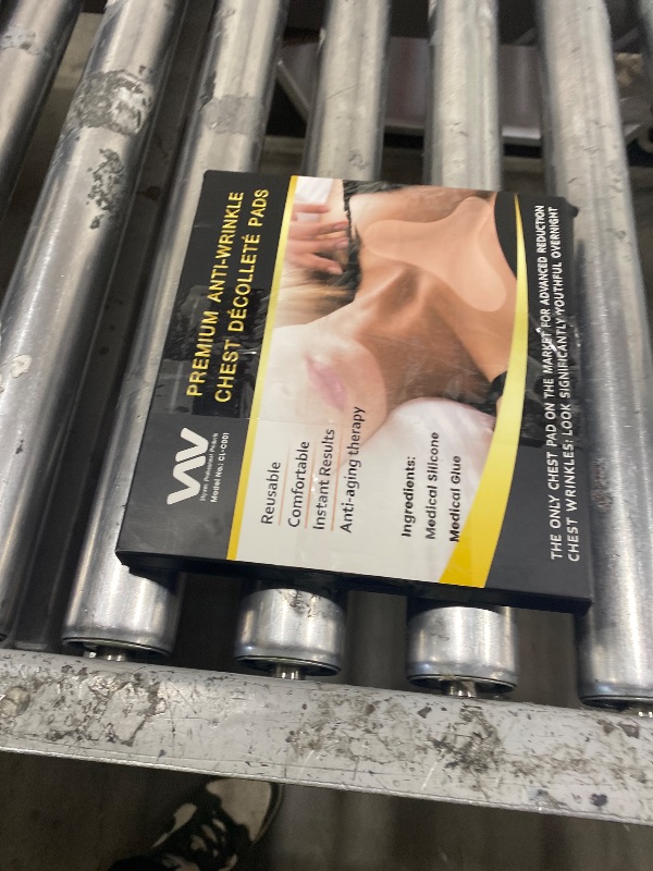 Photo 1 of *********HEAVILY USED*************
Skywee Professional Products Anti Wrinkle Chest Silicone Pad, Resuable and 100% Medical Grade Décolleté Anti Wrinkle Patches, Smooth Your Skin Set of 2