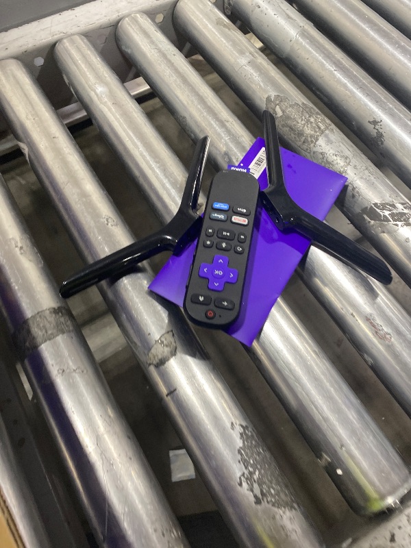 Photo 1 of Roku Smart TV 2026 – 40-Inch Select Series