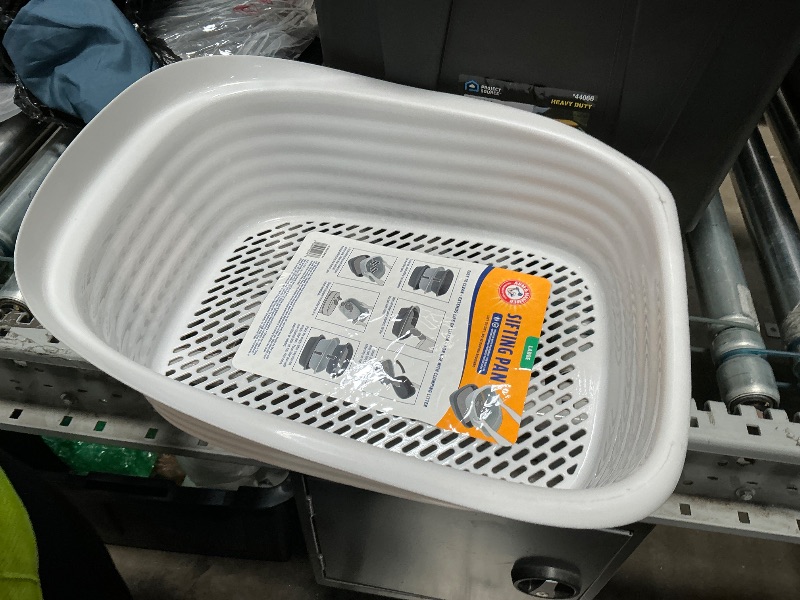 Photo 1 of **MISSING BOTTOM PIECE** Arm & Hammer Large Sifting Litter Box Scoop Free Cat Litter Tray with Microban, Made in USA