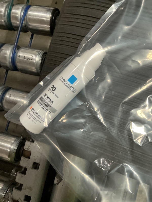 Photo 1 of EXP 12/31/2027
La Roche-Posay Anthelios UV Correct Sunscreen Moisturizer SPF 70, Daily Anti-Aging Face Moisturizer with Niacinamide to Even Skin Tone & Fine Lines, Sun Protection for Sensitive Skin