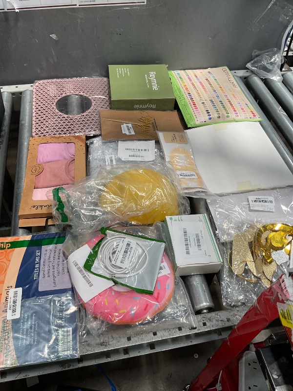 Photo 1 of ** SOLD AS IS BUNDLE OF MISCELLANEOUS AND SORTED GOODS **