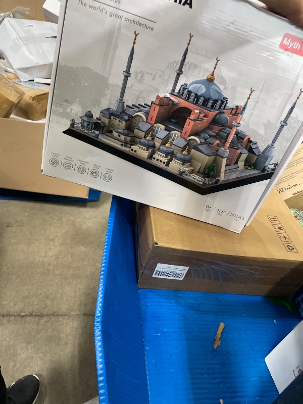 Photo 1 of ***MISSING PARTS***
Myth Qholve Hagia Sophia Cathedral Building Block Toy Landmark Architecture Model Kit for Adults Teens and Collectors Display Gift Set