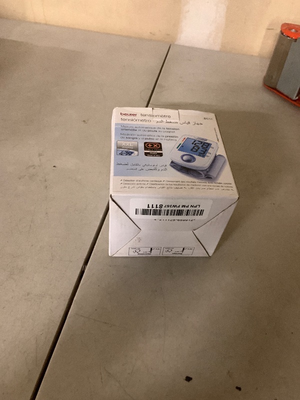 Photo 1 of Beurer BM81 easyLock Automatic Upper Arm Blood Pressure Monitor, Smart Cuff Without Cables for Fast Measurement, Data Transfer to Apple Health and co, Bluetooth, 240 Memory Sets