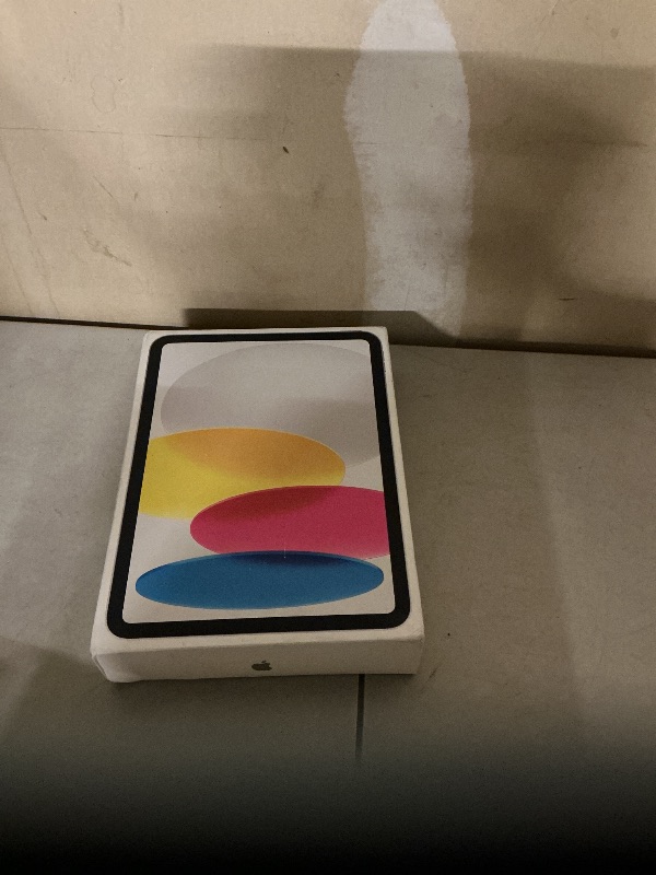 Photo 1 of iPad A16 128G silver 