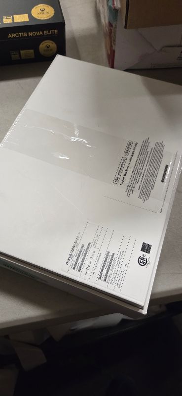 Photo 1 of 2020 Apple MacBook Air Laptop: Apple M1 Chip, 13” Retina Display, 8GB RAM, 256GB SSD Storage, Backlit Keyboard, FaceTime HD Camera, Touch ID. Works with iPhone/iPad; Silver