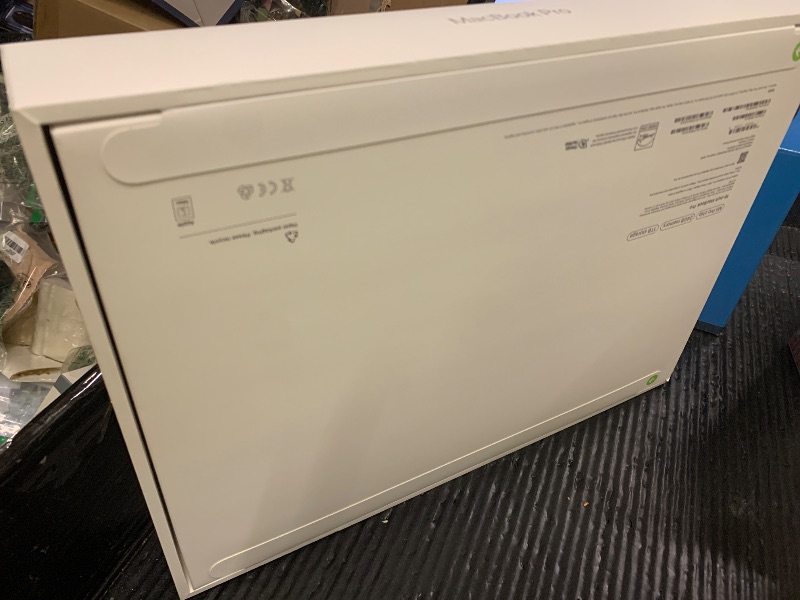 Photo 1 of Apple 2026 MacBook Pro Laptop with Apple M5 Pro chip with 18-core CPU and 20-core GPU: Built for AI, 16.2-inch Liquid Retina XDR Display, 24GB Unified Memory, 1TB SSD, Wi-Fi 7; Silver