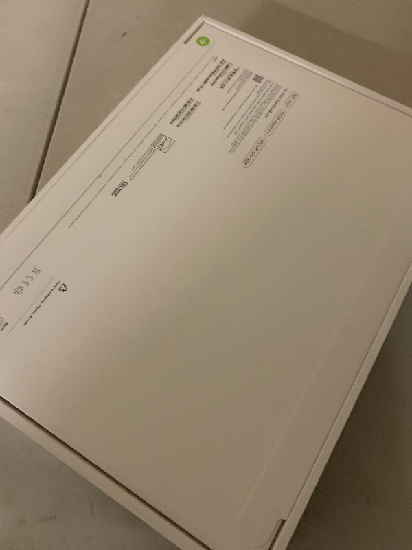 Photo 1 of Apple 2026 MacBook Air 13-inch Laptop with M5 chip: Built for AI, 13.6-inch Liquid Retina Display, 16GB Unified Memory, 512GB SSD, 12MP Center Stage Camera, Touch ID, Wi-Fi 7; Starlight