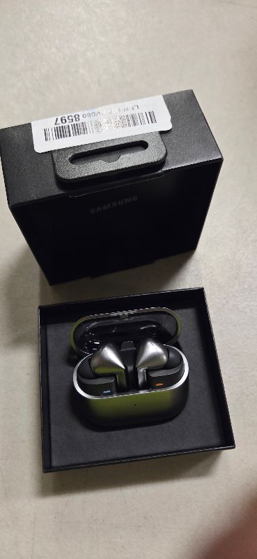 Photo 1 of Samsung Galaxy Buds 3 Pro AI True Wireless Bluetooth Earbuds, Noise Cancelling, Sound Optimization, Redesigned Comfort Fit, Silver [US Version, Amazon Exclusive, 2Yr Warranty]