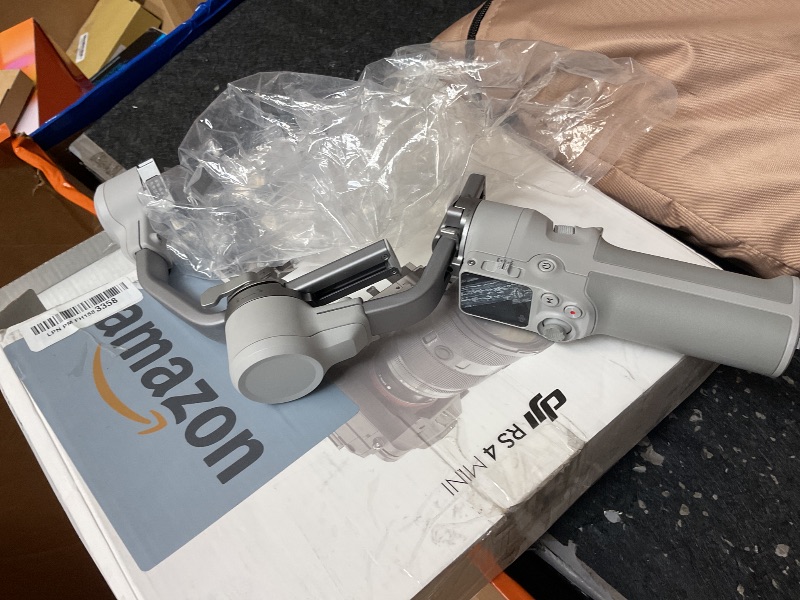 Photo 4 of DJI RS 4 Mini, Gimbal Stabilizer for Cameras Canon/Sony/Panasonic/Nikon/Fujifilm, Auto Axis Locks, 2kg/4.4lbs Payload, Intelligent Tracking, Camera Gimbal, Camera Stabilizer, Native Vertical Shooting