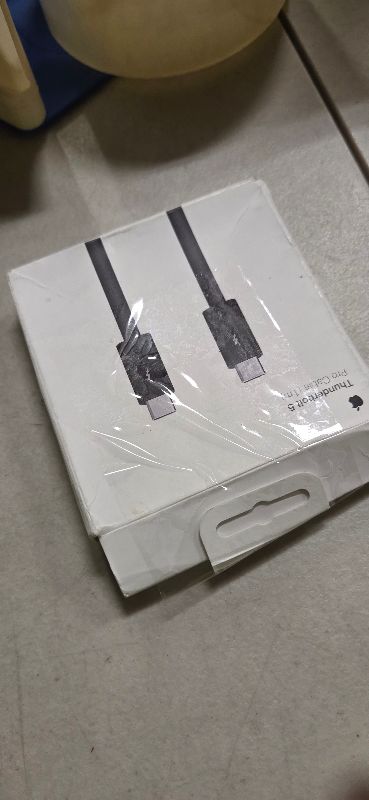 Photo 1 of belkin usb-c to usb-c cable
