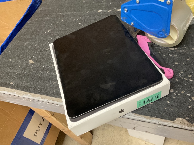 Photo 1 of Apple iPad Pro 13-inch (M5): Ultra Retina XDR Display, 256GB, Landscape 12MP Front Camera/12MP Back Camera, LiDAR Scanner, Wi-Fi 7 with Apple N1, Face ID, All-Day Battery Life — Space Black