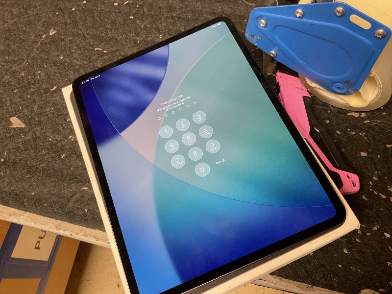 Photo 1 of Apple iPad Pro 13-inch (M5): Ultra Retina XDR Display, 256GB, Landscape 12MP Front Camera/12MP Back Camera, LiDAR Scanner, Wi-Fi 7 with Apple N1, Face ID, All-Day Battery Life — Space Black